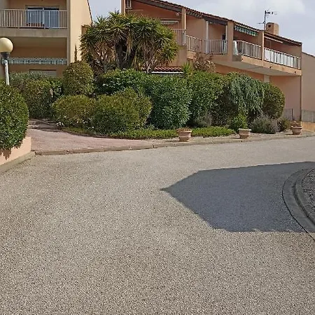 Les Cigales Bandolaises: Seaside Retreat With Pool And Private Parking Apartment *