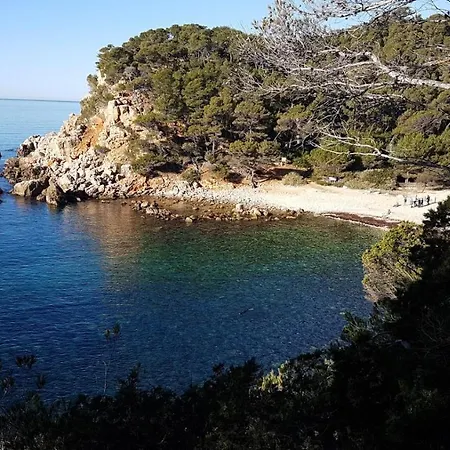 Apartment Les Cigales Bandolaises: Seaside Retreat With Pool And Private Parking Bandol