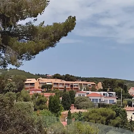 Les Cigales Bandolaises: Seaside Retreat With Pool And Private Parking Apartment