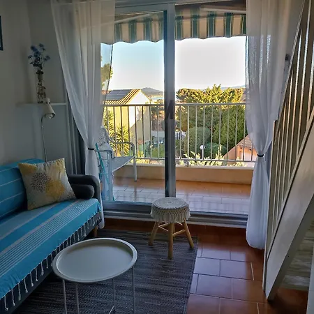 Apartment Les Cigales Bandolaises: Seaside Retreat With Pool And Private Parking Bandol